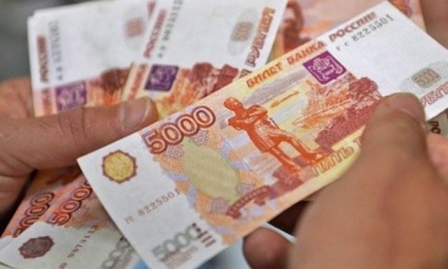 Російський рубль обвалився через падіння цін на нафту