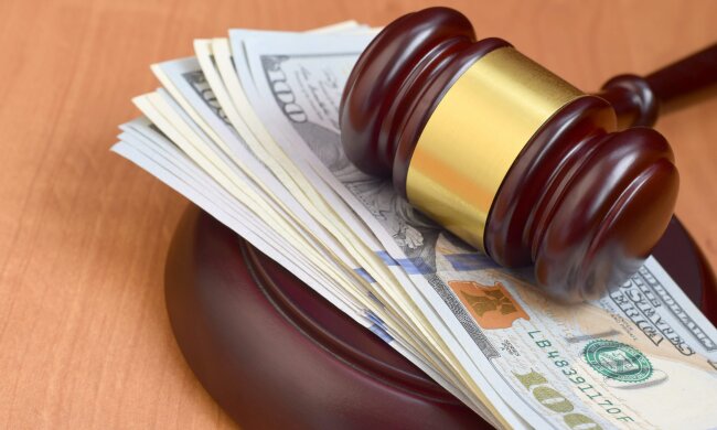 Доллары, суд