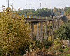 "Міна сповільненої дії": під Харковом міст може завалитись в будь-яку хвилину, фото за крок до катастрофи