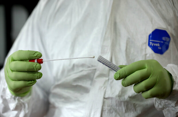 Світ затамував подих - першим добровольцям ввели вакцину від коронавіруса