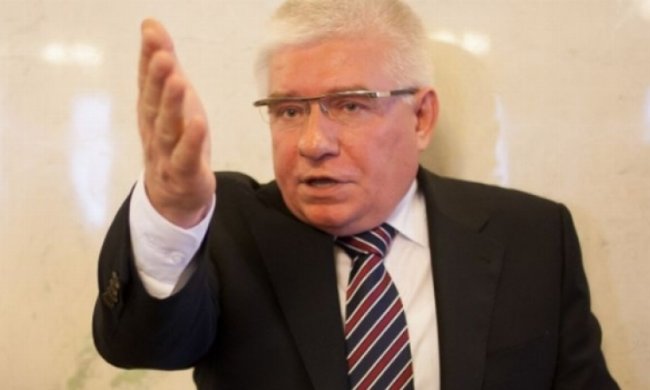 Михаил Чечетов выбросился из окна собственной квартиры