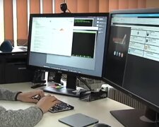 интернет-мошенник, скриншот из видео