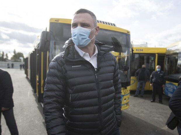 Мэр Кличко: Киев получил 50 новых современных автобусов, до конца года будет еще 150