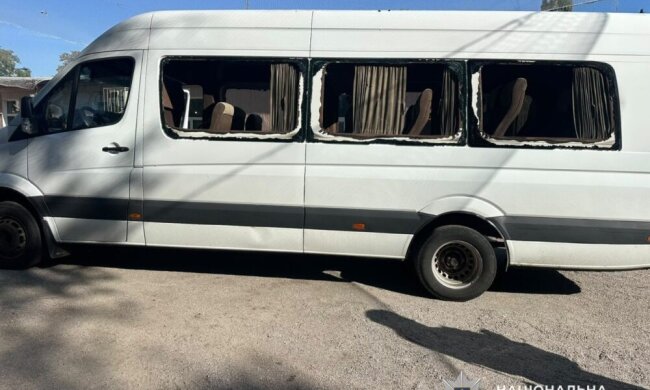Последствия атаки российского беспилотника на рейсовый автобус, трасса Никополь-Днепр перекрыта