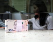Курс на 25 июня: доллар и евро прочно вцепились за место под солнцем