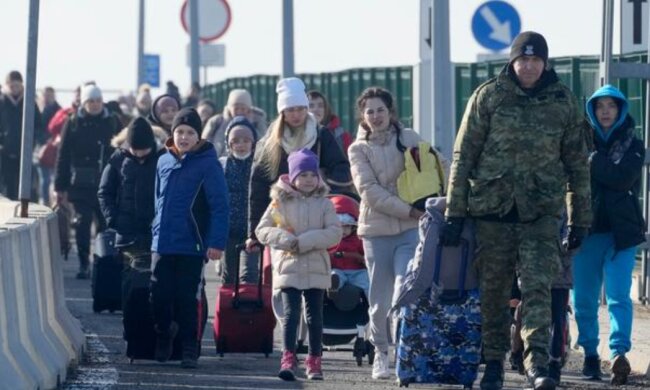 Українські біженці на кордоні Польщі. Фото: АР