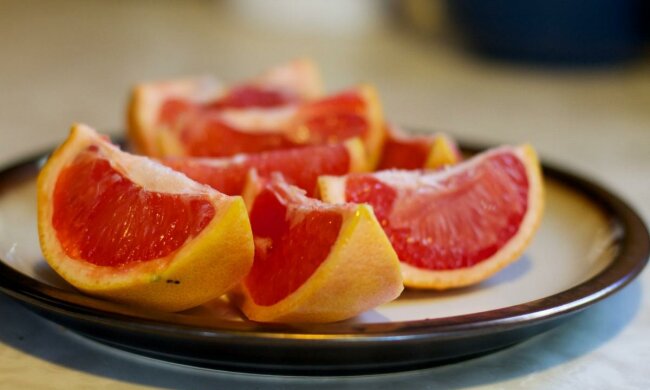 Небезпечні побочки від цитрусів: яку користь і шкоду може нанести грейпфрут здоров'ю людини