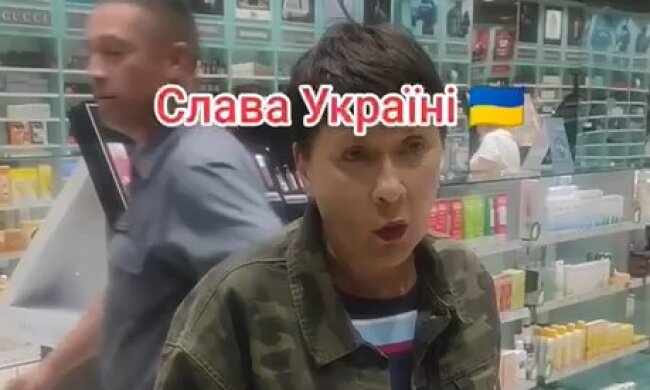 Прихильниця "руського міра" у Житомирі накинулася на відвідувачів: "Жовто-блакитні бомблять мій дім"
