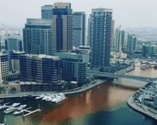 У Дубаї річка забарвилася в підозрілий колір: стало відомо про запах