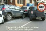 Масштабна аварія у центрі Києва: троє людей постраждали