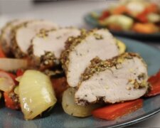 Свиняча вирізка з овочами: фото скрін Ютуб