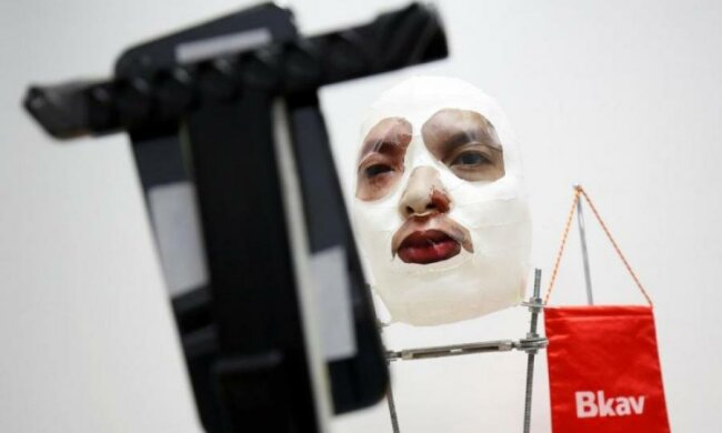 Інженер показав якими нас бачить смартфон