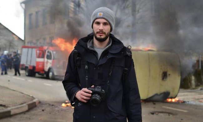 Легендарний фотограф після важкої травми знову повернувся на Донбас
