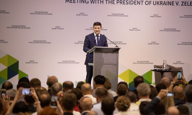 Зеленський під час зустрічі з представниками бізнесу