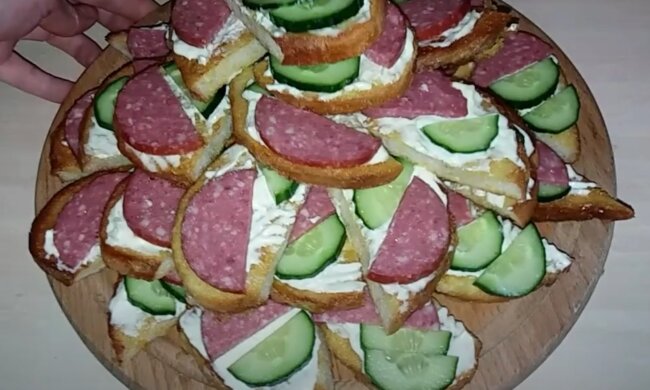 Бутерброди з ковбасою, скріншот: Youtube