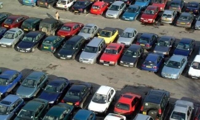 Реформи по-київськи:  стоянки подорожчають, але за авто ніхто не відповідатиме