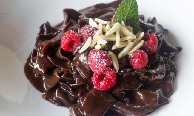 Такого ви ще не пробували: кулінар заправив макарони відомим десертом