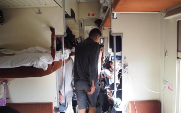 Свинарник в вагонах Укрзализныци ужаснул пассажиров