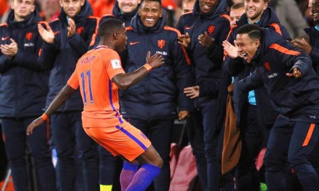 Футболісти збірної Нідерландів спробували себе у шоу-бізнесі 