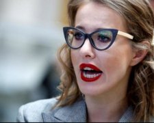 Заземлилась: Собчак насмішила знімком без білизни