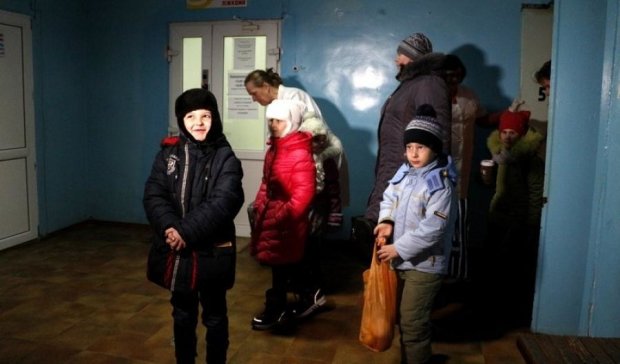 Авдеевских детей привезли в больницу Днепра (фото)