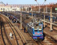 Укрзалізниця запустить додаткові потяги: повний список