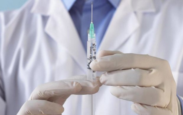 Заборонена вакцина: хто відповість за смерть дитини після щеплення