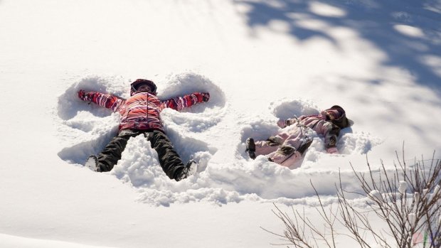 Тіла дітей знайшли у сніговій могилі: батьки не можуть собі це пробачити