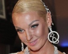 Волочкова села на шпагат верхом на жеребце