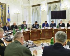 Порошенко розповів, хто служить в зоні АТО