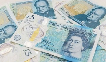 У Великобританії  пластикові гроші прийшли на зміну паперовим