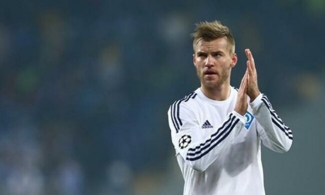 "Динамо" перемагає "Чорноморець" та не відстає від "Шахтаря"