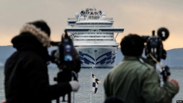 лайнер Diamond Princess в Японії, фото Reuters