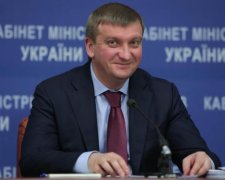 Казка за ваші гроші: на племінницю міністра з неба впали елітні квартири і нове авто
