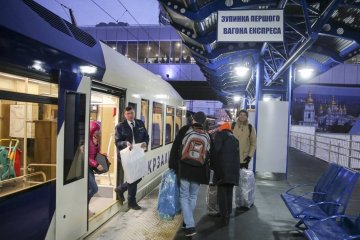 Украинцы снова опаздывали до Борисполя: сбой в работе Укрзализныца оправдывает шедеврально