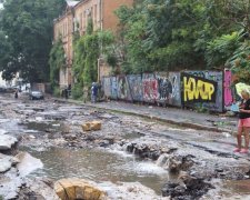 Моторошний циклон спотворив Одесу: в мережі показали наслідки, "зносив машини разом з асфальтом"