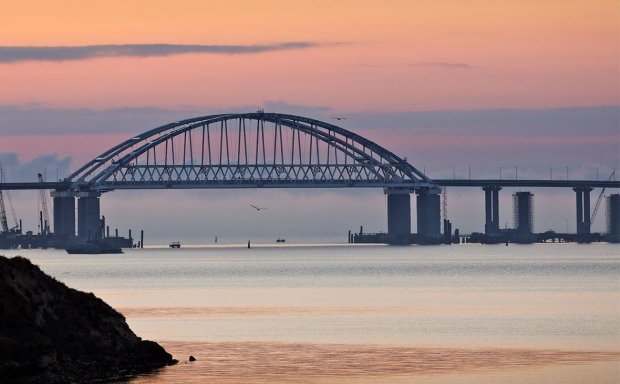 Кримський міст може злетіти в повітря: експерт передрік сумну долю будові Путіна