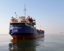 Катастрофа "Героїв Арсеналу": врятований екіпаж досі у відкритому морі
