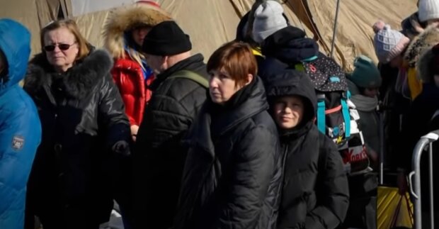 Украинцы на границе, скриншот: Youtube