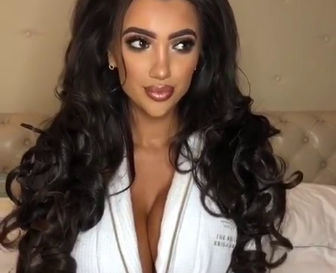 Живі лялечки Барбі: Хлоя Кхан з подружкою ледь прикрилися рожевим латексом