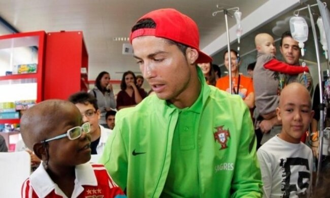 Роналду отдал призовые за победу в Евро-2016 больным детям