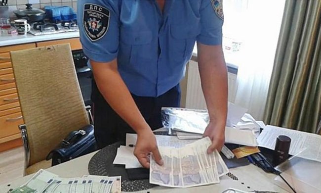 Налоговики "накрыли" конвертцентр с оборотом в 120 млн грн (фото,видео)