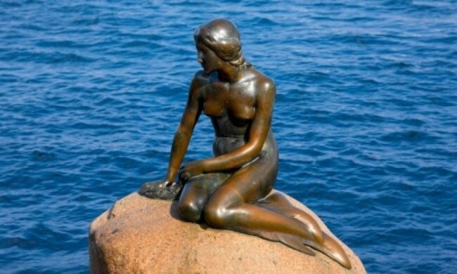 Фейсбук визнав “Русалоньку” непристойною