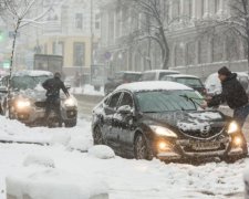 Кортеж Порошенка зніс дідуся у центрі Києва: фото