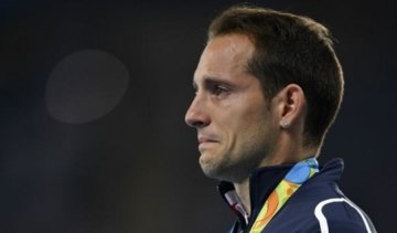 Свист трибун довел олимпийца до слез