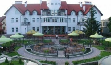 В готелі на Львівщині масово отруїлись діти