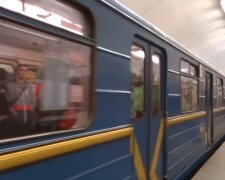 Метро в Києві, фото: скріншот з відео