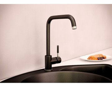 Черный кран: фото из свободных источников