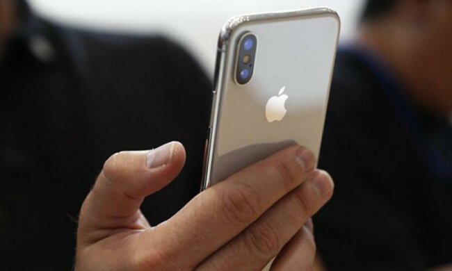 Apple масово видаляє мобільні додатки