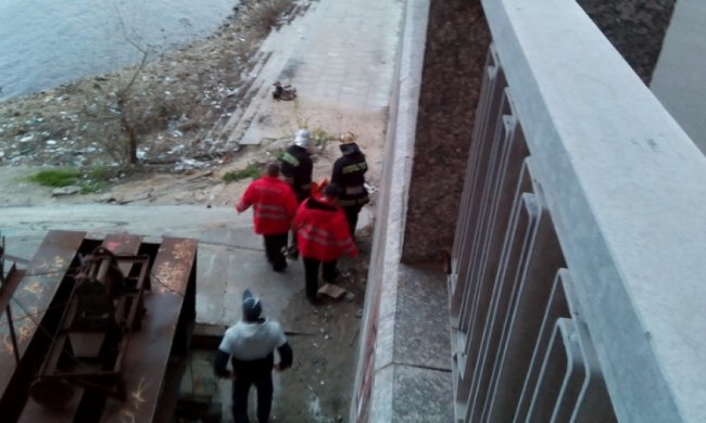 У Києві обвалився міст